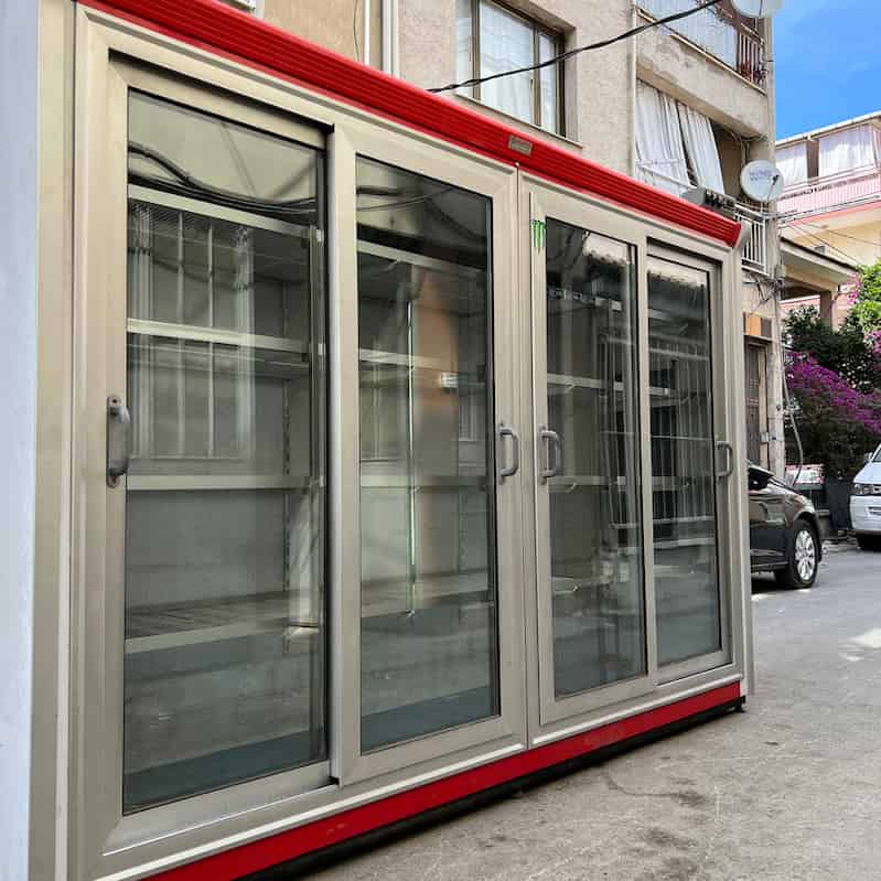 تصویر 1 از یخچال صنعتی کبابی با بدنه مقاوم و نگهداری بهداشتی مواد
